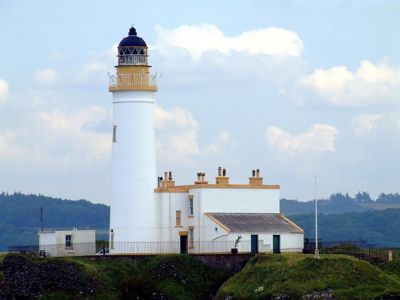 Photo: S McKechnie, CC BY-SA 2.0, via Wikimedia Commons