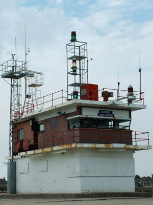 Photo: Bob Crook, CC BY-SA 2.0, via Wikimedia Commons